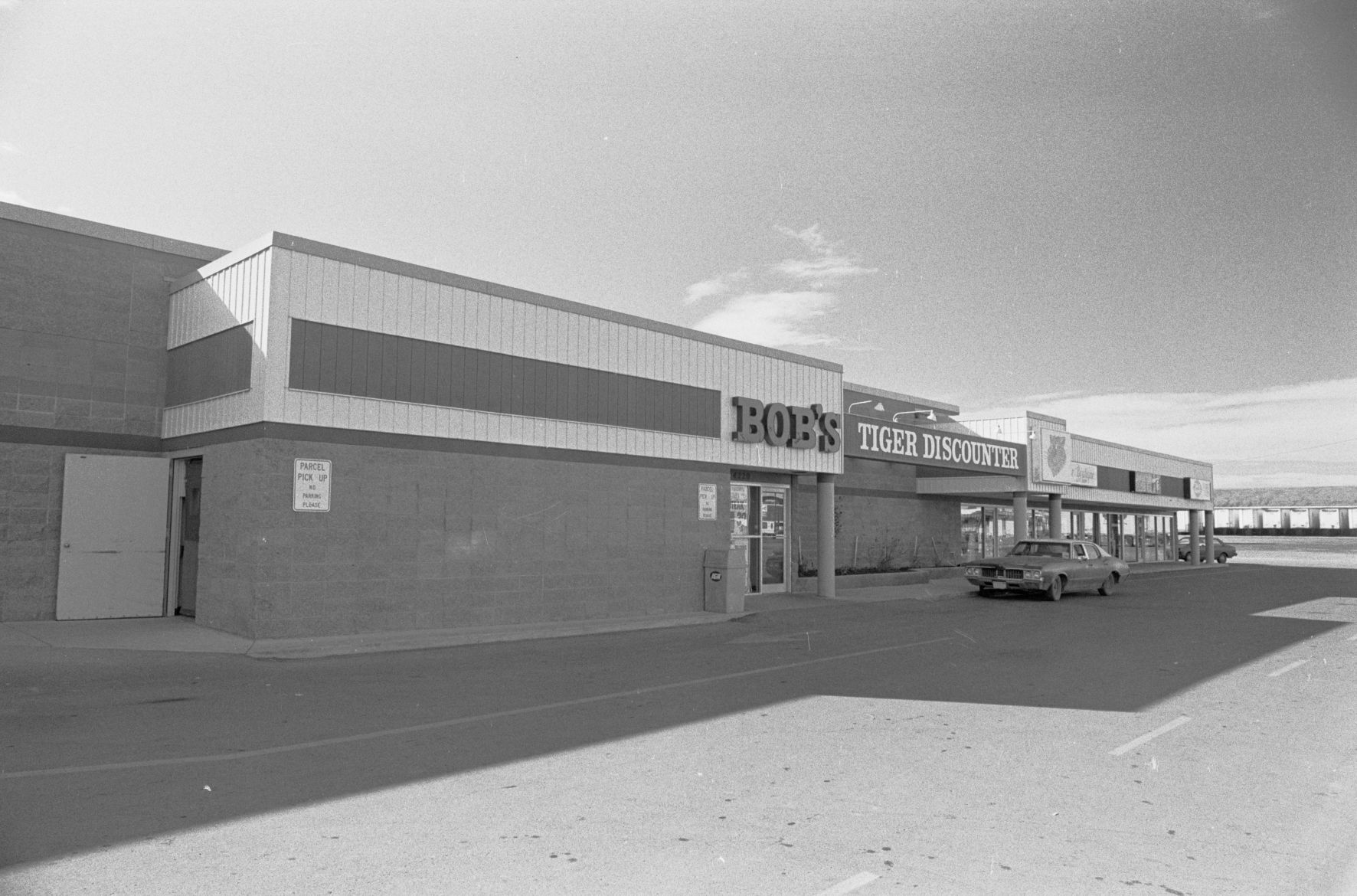 Bob's IGA at 4220 State Ave., October 19, 1985